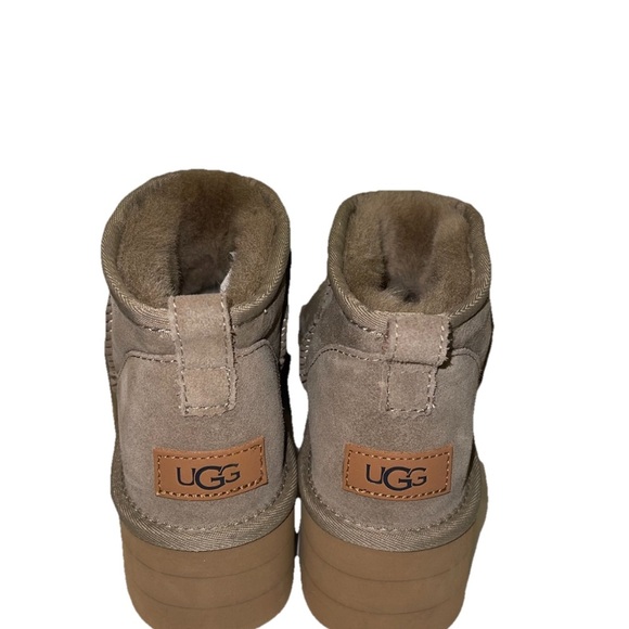 UGG Women's Suede Ankle Boots size 9 - Picture 3 of 9